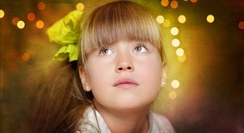 photo of the girl with green bow