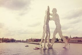 molecule man statue berlin