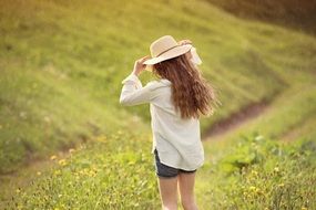 photo of the girl in the white hat