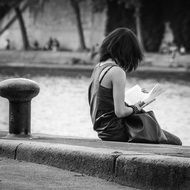girl seine paris