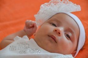 laurel sude baby in white head decoration