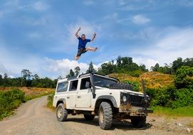 Man jumps from travel car