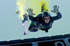leap frogs skydiving