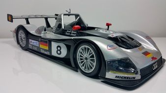 model of racing car le mans 1999 silver