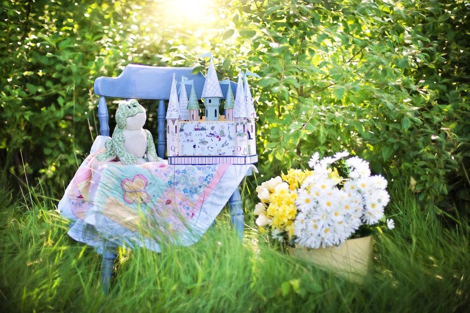 child’s castle with daisies