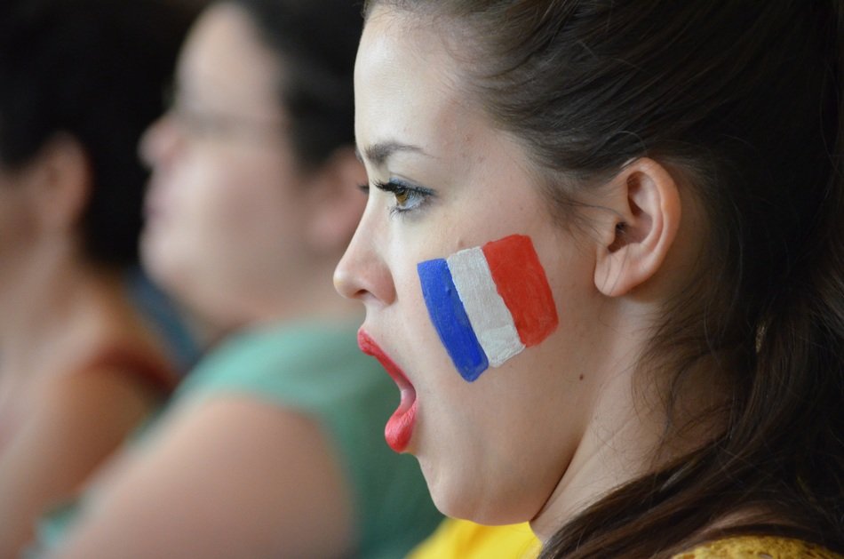 girl screaming to support