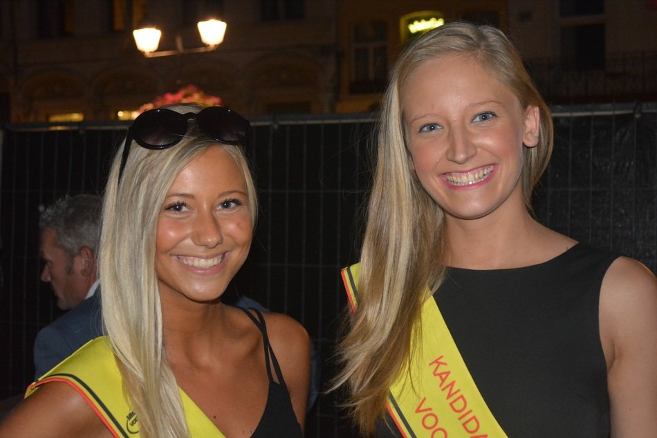 two blonde smiling miss beauty