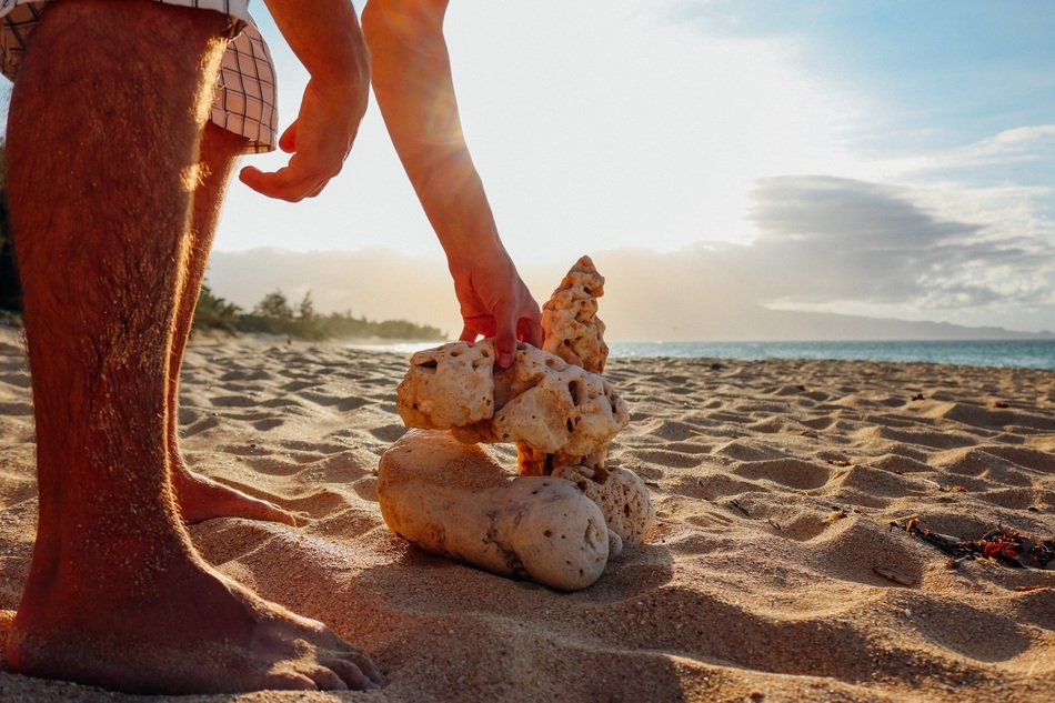 rocks on the beach in hawaii