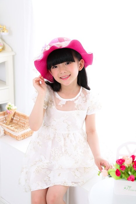 girls portrait in the white dress