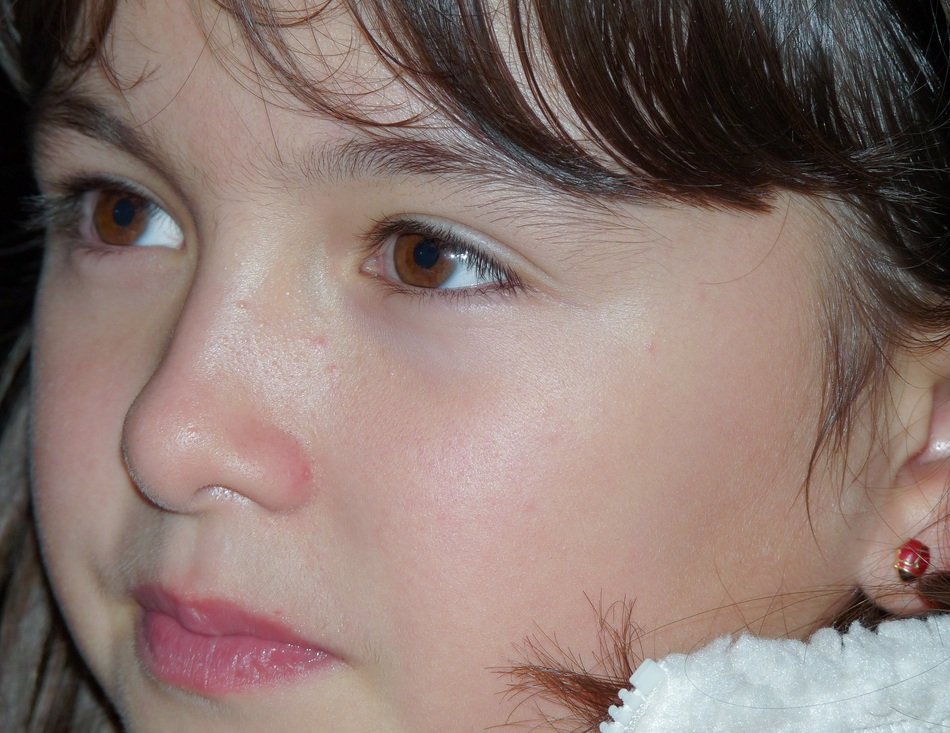 expressive face of a young girl