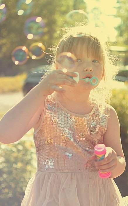 girl with soap bubbles