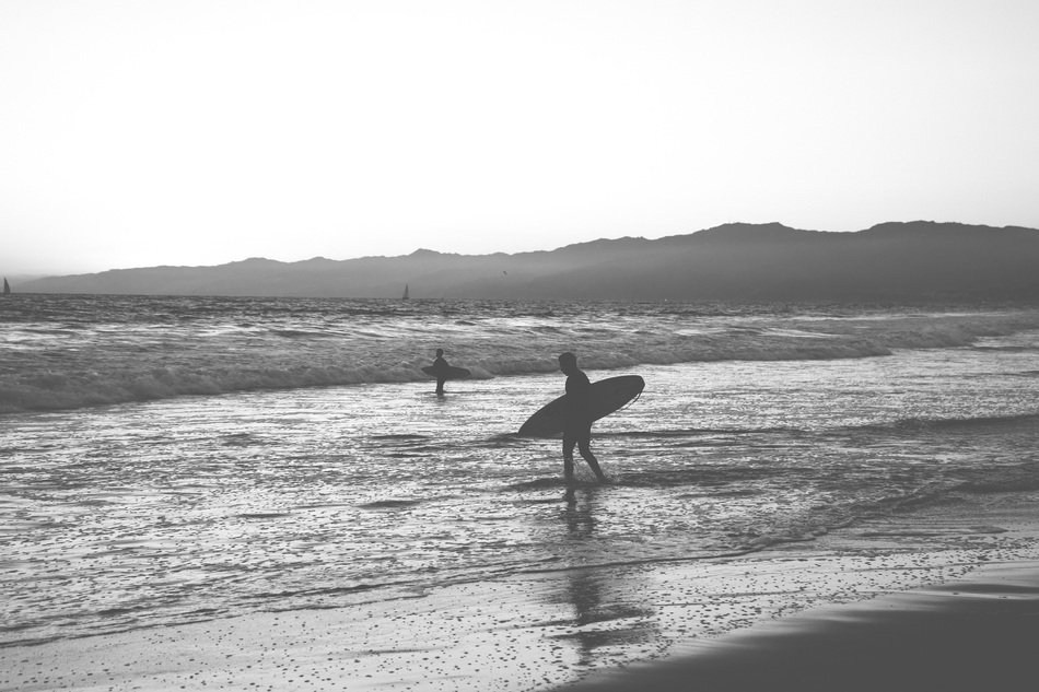 surfer's silhouette on the beach