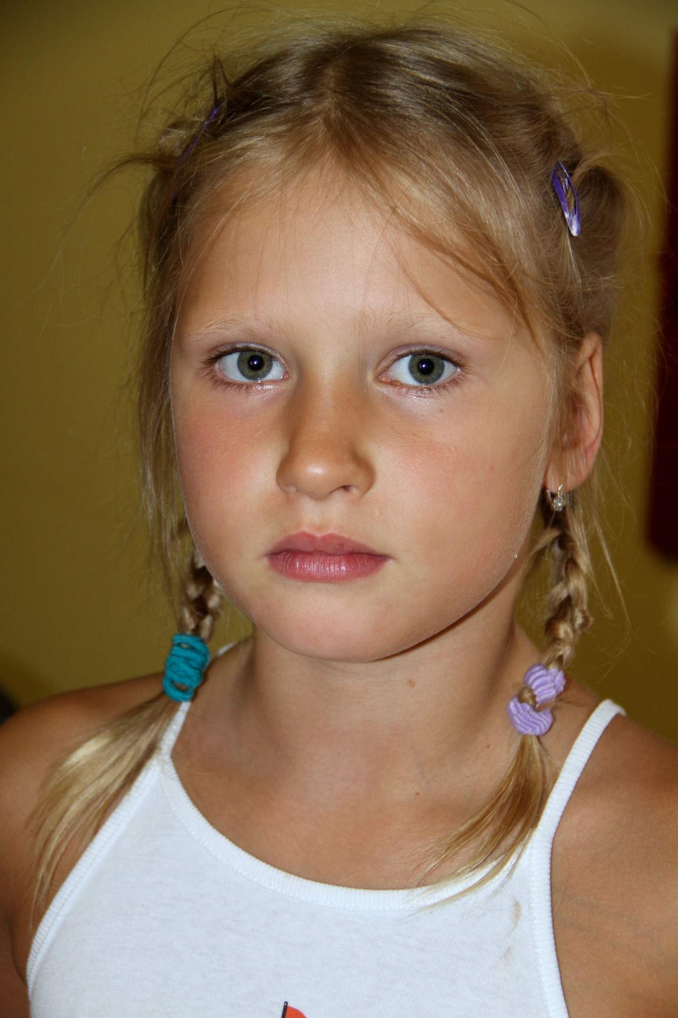 Pretty blonde child girl free image download