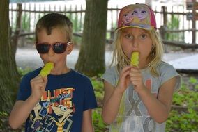 children with ice cream