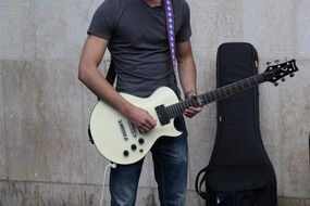 street performance guitarist