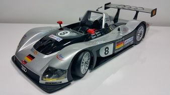 silver racing car of le mans 1999