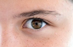 brown girl eye