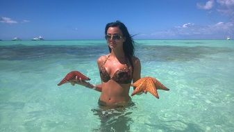 ocean starfish girl