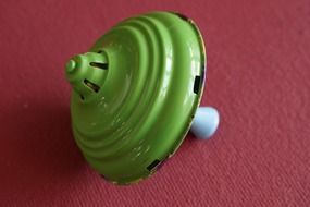 green humming-top