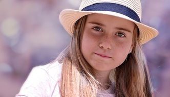 child girl in the round hat