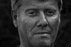 man face lack and white foto