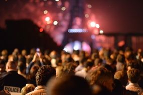 people looking at eiffel tower romantic