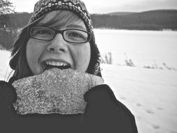 Black-white photo of a cheerful girl on a winter day