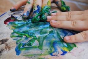 children draw with their fingers