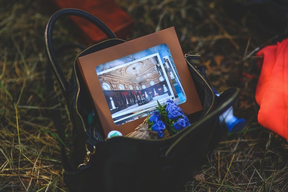 photo frame in the handbag