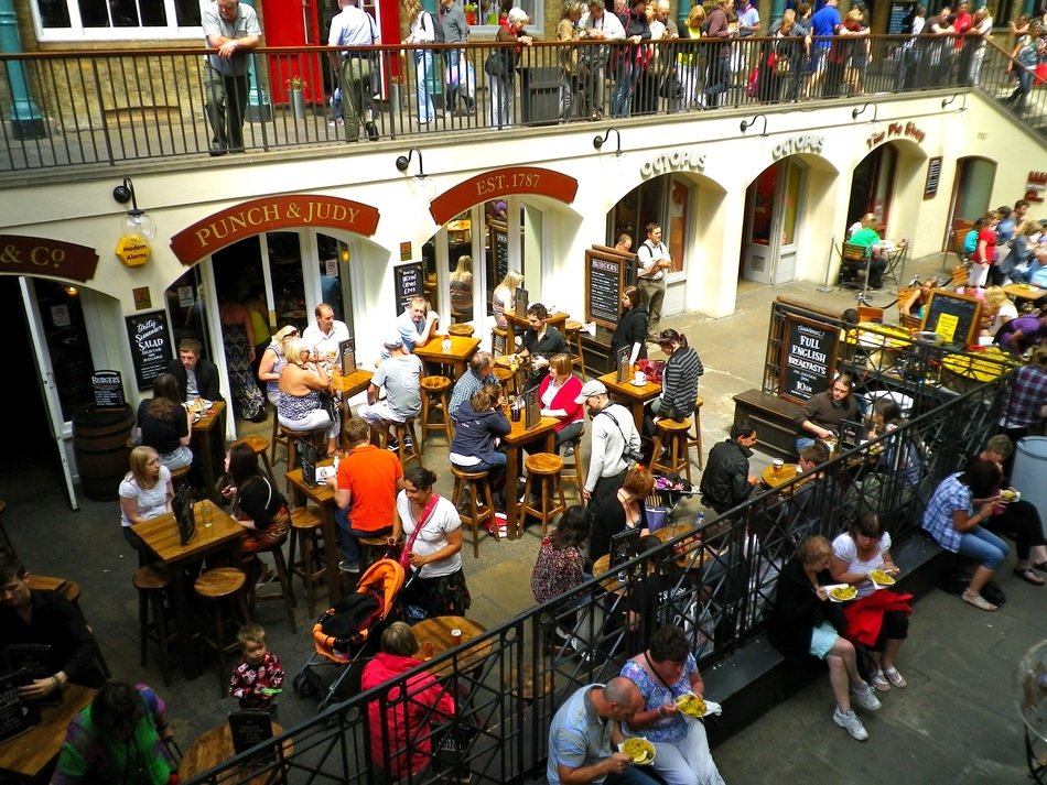crowded coventry garden in London