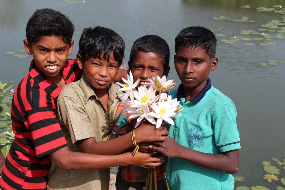 children indians with a bouquet of flowers