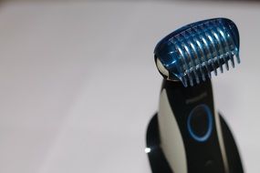 Electric Shaver self-cleaning