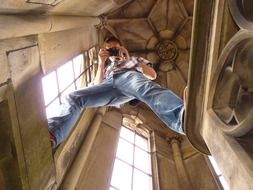 photographer takes a picture of standing on the windowsill