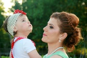 photo shoot of mom and daughter in nature