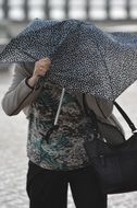 storm wind parapluie