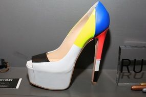 extraordinary female shoes