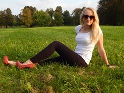 girl sitting on the green grass