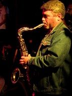 Side view on a man with a saxophone