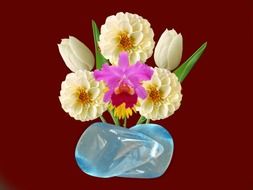 beautiful arrangement of white flowers