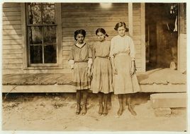 Historical photo of sisters in america