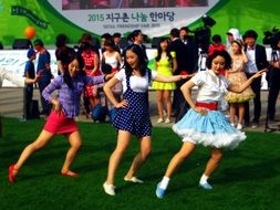 girls dancing swing on a competition