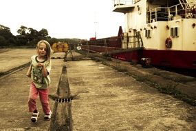 girl runing on harbour
