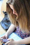 picture of the girl is texting in mobile phone
