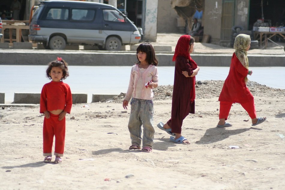 afghan kids play in the sand