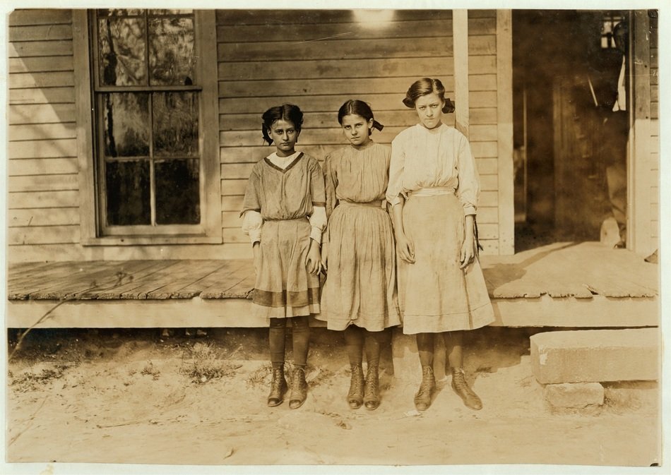 Historical photo of sisters in america