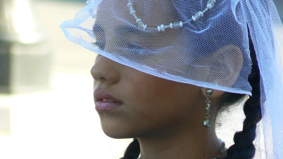 little girl in veil on cube
