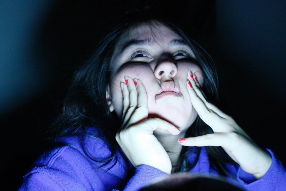 girl with tighten face