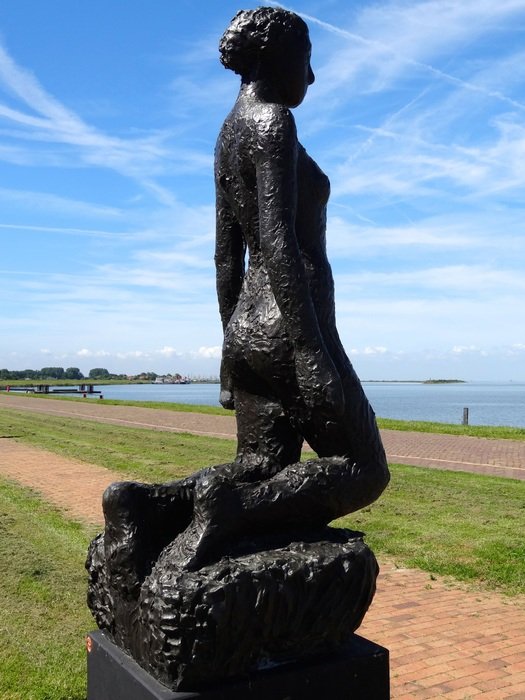 dark sculpture of ariadne on the shore