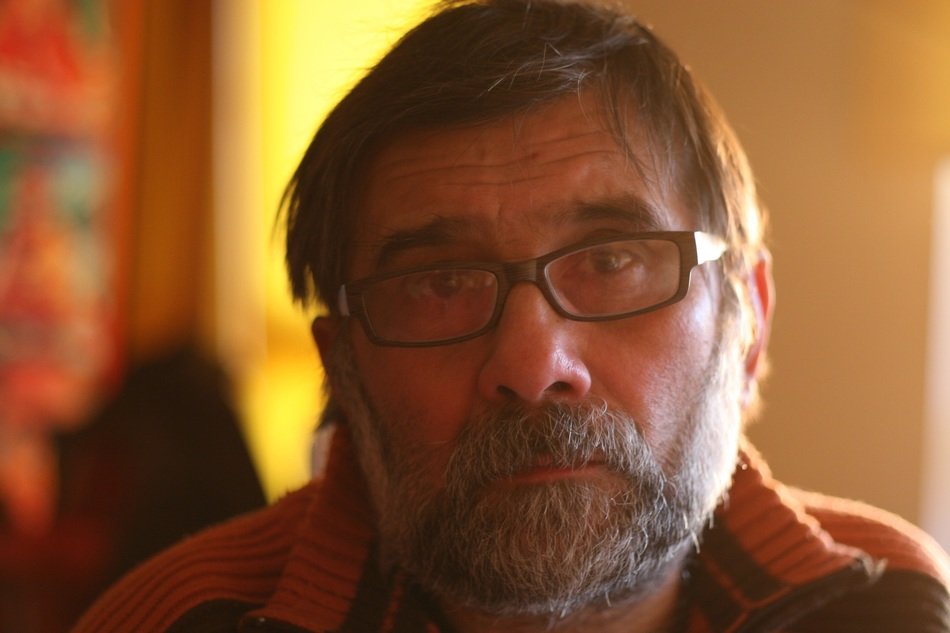 photo portrait of a father with glasses