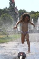 baby jump near the fountain